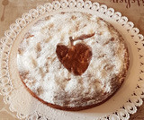 Torta semplice di mele e amaretti