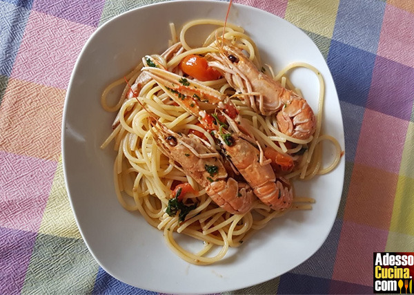 Linguine agli scampi e pomodorini