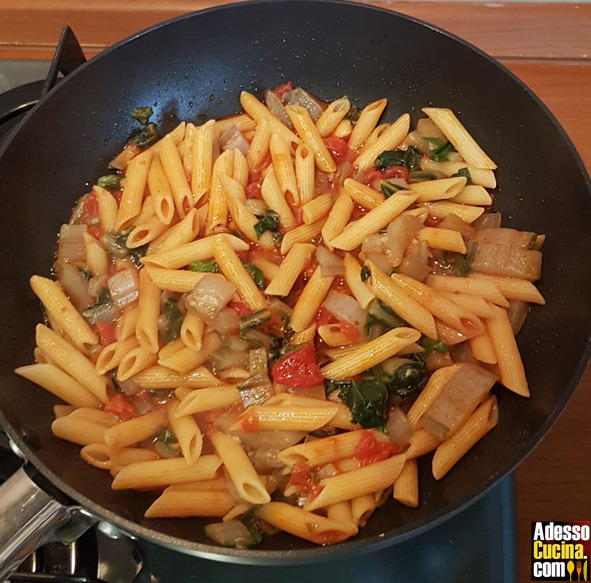 Penne con coste e pomodoro