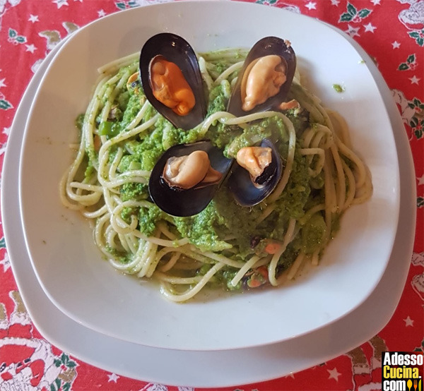 Spaghetti con crema di cime di rapa e cozze