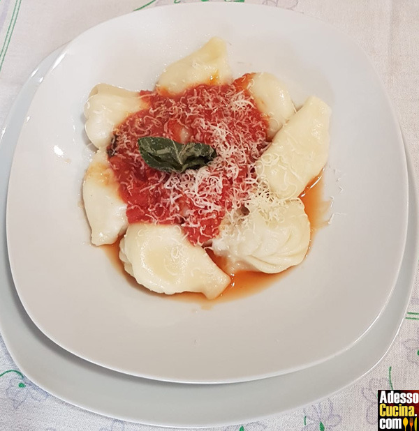 Culurgiones con sugo di pomodoro - Ricetta