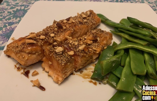 Filetti di salmone teriyaki e sesamo