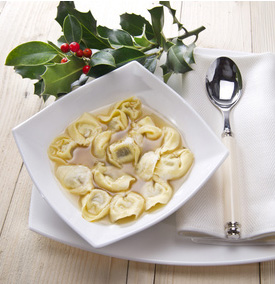 Tortellini in brodo per il menu di Natale classico