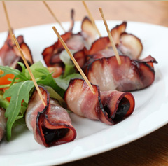 Involtini di prugne e bacon