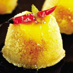 Budini di mango con sciroppo al peperoncino